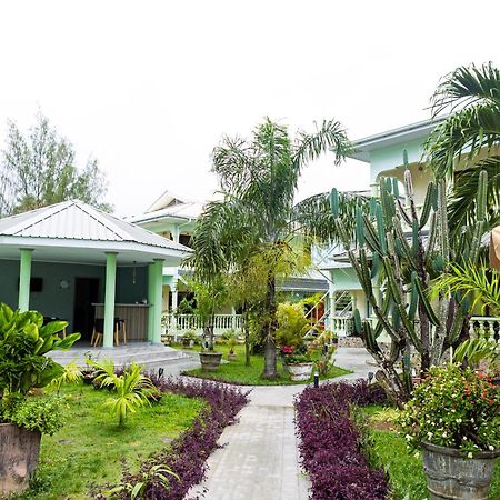 Green Palm Self Catering Anse aux Pins Exterior photo